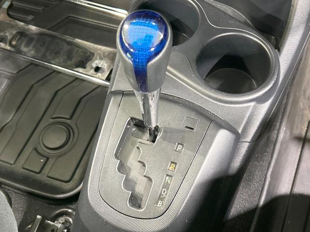 アクア Ｓ　純正ナビ　バックカメラ　セーフティセンス　禁煙車　スマートキー　Ｂｌｕｅｔｏｏｔｈ接続　ＥＴＣ　オートマチックハイビーム　オートエアコン　ＣＤ／ＤＶＤ再生　フルセグ　車線逸脱警報　先行車発進告知機能（30枚目）