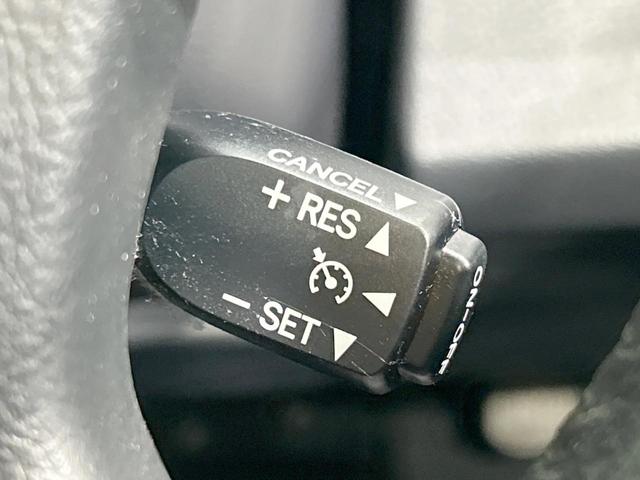 カムリ ハイブリッド　Ｇパッケージ　純正ナビ　バックカメラ　クルーズコントロール　禁煙車　ＥＴＣ　Ｂｌｕｅｔｏｏｔｈ接続　パワーシート　ＨＩＤヘッド　オートライト　純正革巻きステアリング　純正１７インチＡＷ　スマートキー　ＣＤ／ＤＶＤ（5枚目）