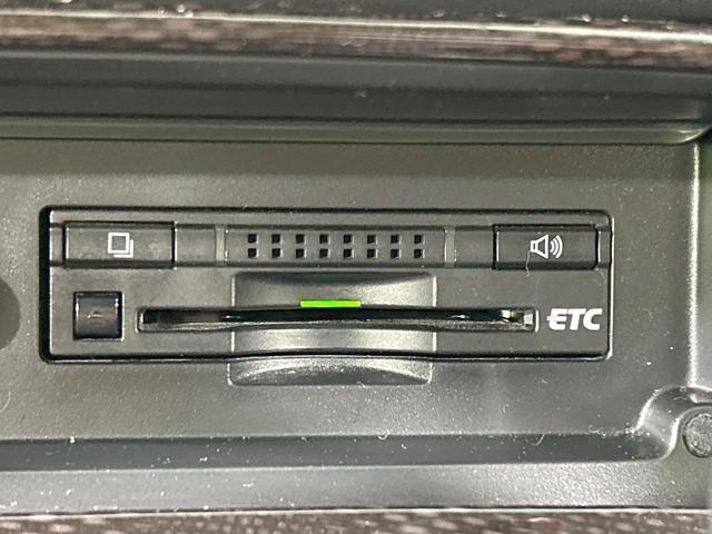 カムリ ハイブリッド　Ｇパッケージ　純正ナビ　バックカメラ　クルーズコントロール　禁煙車　ＥＴＣ　Ｂｌｕｅｔｏｏｔｈ接続　パワーシート　ＨＩＤヘッド　オートライト　純正革巻きステアリング　純正１７インチＡＷ　スマートキー　ＣＤ／ＤＶＤ（6枚目）