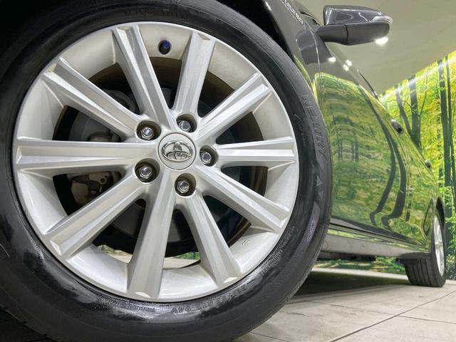 カムリ ハイブリッド　Ｇパッケージ　純正ナビ　バックカメラ　クルーズコントロール　禁煙車　ＥＴＣ　Ｂｌｕｅｔｏｏｔｈ接続　パワーシート　ＨＩＤヘッド　オートライト　純正革巻きステアリング　純正１７インチＡＷ　スマートキー　ＣＤ／ＤＶＤ（12枚目）