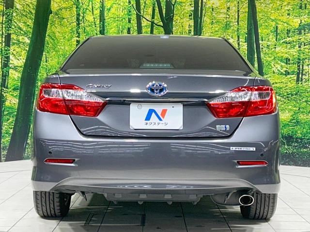 カムリ ハイブリッド　Ｇパッケージ　純正ナビ　バックカメラ　クルーズコントロール　禁煙車　ＥＴＣ　Ｂｌｕｅｔｏｏｔｈ接続　パワーシート　ＨＩＤヘッド　オートライト　純正革巻きステアリング　純正１７インチＡＷ　スマートキー　ＣＤ／ＤＶＤ（14枚目）