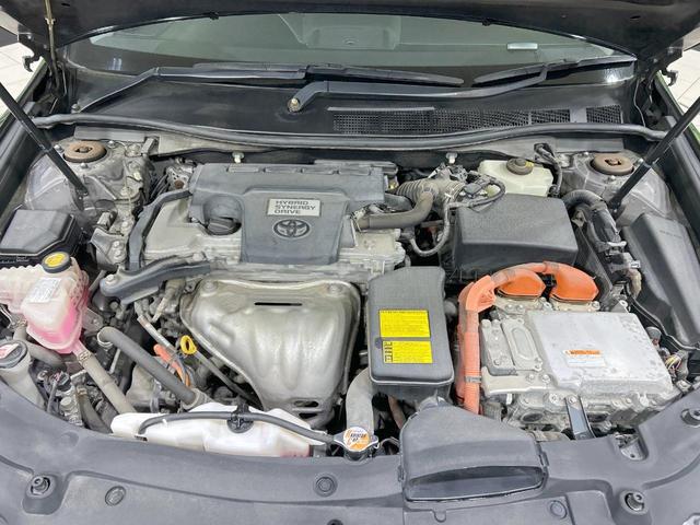 カムリ ハイブリッド　Ｇパッケージ　純正ナビ　バックカメラ　クルーズコントロール　禁煙車　ＥＴＣ　Ｂｌｕｅｔｏｏｔｈ接続　パワーシート　ＨＩＤヘッド　オートライト　純正革巻きステアリング　純正１７インチＡＷ　スマートキー　ＣＤ／ＤＶＤ（17枚目）