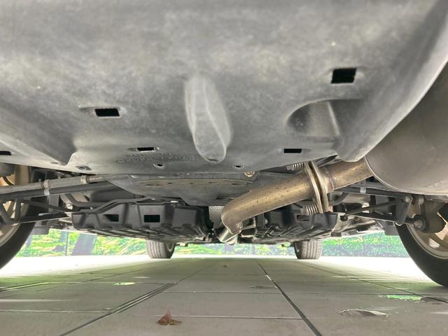 カムリ ハイブリッド　Ｇパッケージ　純正ナビ　バックカメラ　クルーズコントロール　禁煙車　ＥＴＣ　Ｂｌｕｅｔｏｏｔｈ接続　パワーシート　ＨＩＤヘッド　オートライト　純正革巻きステアリング　純正１７インチＡＷ　スマートキー　ＣＤ／ＤＶＤ（18枚目）