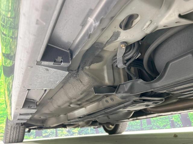 カムリ ハイブリッド　Ｇパッケージ　純正ナビ　バックカメラ　クルーズコントロール　禁煙車　ＥＴＣ　Ｂｌｕｅｔｏｏｔｈ接続　パワーシート　ＨＩＤヘッド　オートライト　純正革巻きステアリング　純正１７インチＡＷ　スマートキー　ＣＤ／ＤＶＤ（22枚目）