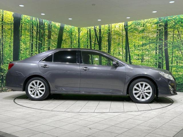 カムリ ハイブリッド　Ｇパッケージ　純正ナビ　バックカメラ　クルーズコントロール　禁煙車　ＥＴＣ　Ｂｌｕｅｔｏｏｔｈ接続　パワーシート　ＨＩＤヘッド　オートライト　純正革巻きステアリング　純正１７インチＡＷ　スマートキー　ＣＤ／ＤＶＤ（26枚目）