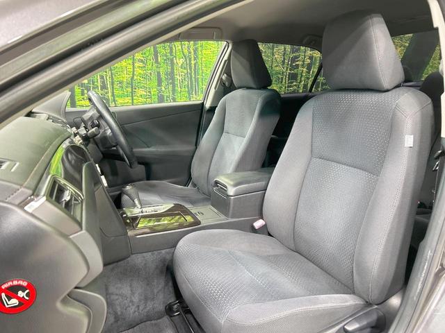 カムリ ハイブリッド　Ｇパッケージ　純正ナビ　バックカメラ　クルーズコントロール　禁煙車　ＥＴＣ　Ｂｌｕｅｔｏｏｔｈ接続　パワーシート　ＨＩＤヘッド　オートライト　純正革巻きステアリング　純正１７インチＡＷ　スマートキー　ＣＤ／ＤＶＤ（33枚目）