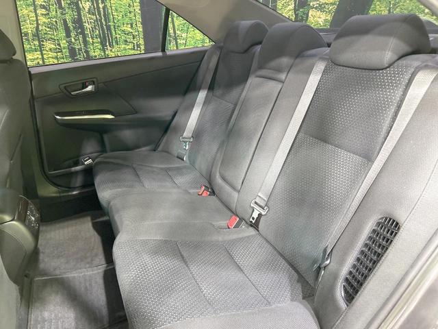 カムリ ハイブリッド　Ｇパッケージ　純正ナビ　バックカメラ　クルーズコントロール　禁煙車　ＥＴＣ　Ｂｌｕｅｔｏｏｔｈ接続　パワーシート　ＨＩＤヘッド　オートライト　純正革巻きステアリング　純正１７インチＡＷ　スマートキー　ＣＤ／ＤＶＤ（34枚目）