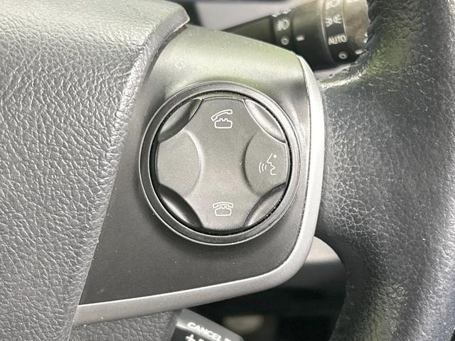 カムリ ハイブリッド　Ｇパッケージ　純正ナビ　バックカメラ　クルーズコントロール　禁煙車　ＥＴＣ　Ｂｌｕｅｔｏｏｔｈ接続　パワーシート　ＨＩＤヘッド　オートライト　純正革巻きステアリング　純正１７インチＡＷ　スマートキー　ＣＤ／ＤＶＤ（41枚目）