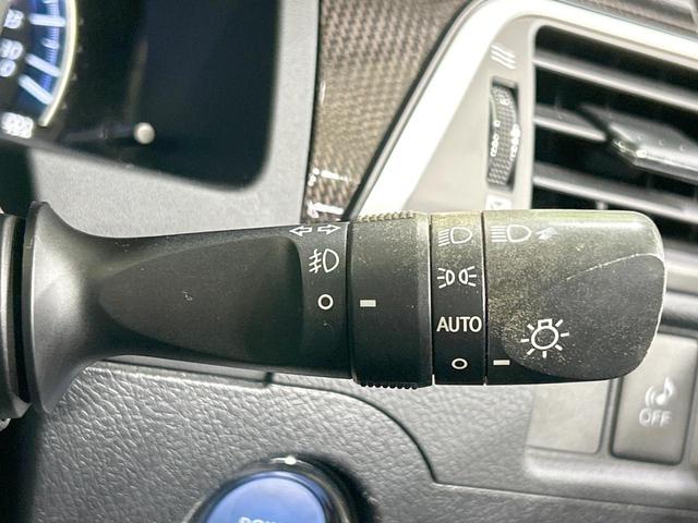 カムリ ハイブリッド　Ｇパッケージ　純正ナビ　バックカメラ　クルーズコントロール　禁煙車　ＥＴＣ　Ｂｌｕｅｔｏｏｔｈ接続　パワーシート　ＨＩＤヘッド　オートライト　純正革巻きステアリング　純正１７インチＡＷ　スマートキー　ＣＤ／ＤＶＤ（43枚目）