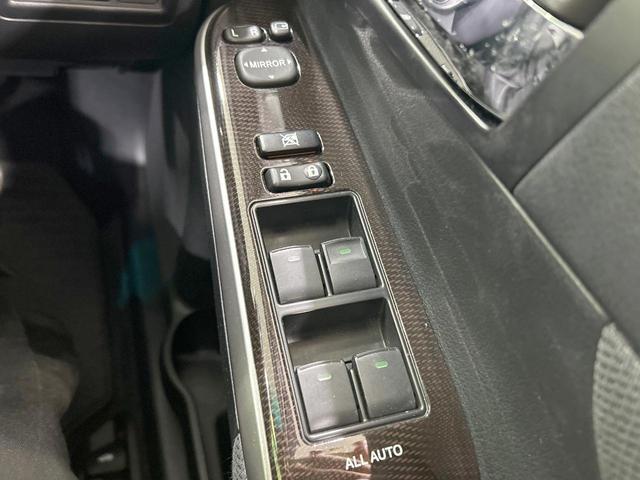 カムリ ハイブリッド　Ｇパッケージ　純正ナビ　バックカメラ　クルーズコントロール　禁煙車　ＥＴＣ　Ｂｌｕｅｔｏｏｔｈ接続　パワーシート　ＨＩＤヘッド　オートライト　純正革巻きステアリング　純正１７インチＡＷ　スマートキー　ＣＤ／ＤＶＤ（44枚目）