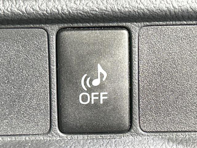 カムリ ハイブリッド　Ｇパッケージ　純正ナビ　バックカメラ　クルーズコントロール　禁煙車　ＥＴＣ　Ｂｌｕｅｔｏｏｔｈ接続　パワーシート　ＨＩＤヘッド　オートライト　純正革巻きステアリング　純正１７インチＡＷ　スマートキー　ＣＤ／ＤＶＤ（45枚目）