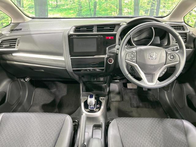 フィットハイブリッド Lパッケージ 純正ナビ バックカメラ シティブレーキ クルーズコントロール 禁煙車 ETC Bluetooth再生 ハーフレザーシート LEDヘッド オートライト オートエアコン スマートキー 革巻きステアリング(2枚目)