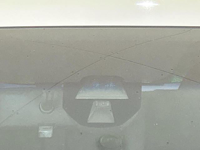 フィットハイブリッド Lパッケージ 純正ナビ バックカメラ シティブレーキ クルーズコントロール 禁煙車 ETC Bluetooth再生 ハーフレザーシート LEDヘッド オートライト オートエアコン スマートキー 革巻きステアリング(6枚目)