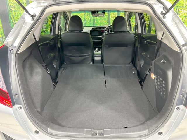 フィットハイブリッド Lパッケージ 純正ナビ バックカメラ シティブレーキ クルーズコントロール 禁煙車 ETC Bluetooth再生 ハーフレザーシート LEDヘッド オートライト オートエアコン スマートキー 革巻きステアリング(10枚目)