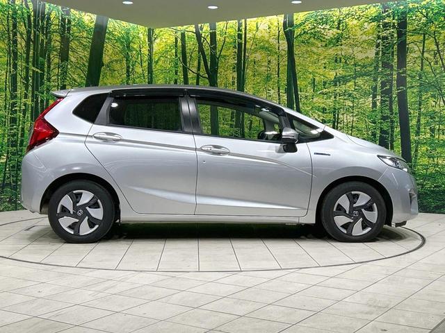フィットハイブリッド Lパッケージ 純正ナビ バックカメラ シティブレーキ クルーズコントロール 禁煙車 ETC Bluetooth再生 ハーフレザーシート LEDヘッド オートライト オートエアコン スマートキー 革巻きステアリング(27枚目)