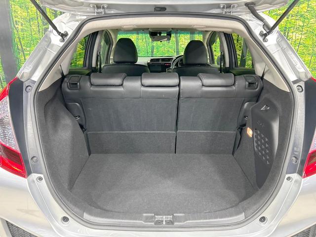 フィットハイブリッド Lパッケージ 純正ナビ バックカメラ シティブレーキ クルーズコントロール 禁煙車 ETC Bluetooth再生 ハーフレザーシート LEDヘッド オートライト オートエアコン スマートキー 革巻きステアリング(38枚目)