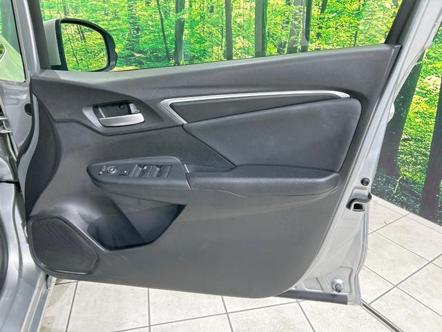 フィットハイブリッド Lパッケージ 純正ナビ バックカメラ シティブレーキ クルーズコントロール 禁煙車 ETC Bluetooth再生 ハーフレザーシート LEDヘッド オートライト オートエアコン スマートキー 革巻きステアリング(40枚目)