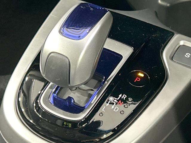 フィットハイブリッド Lパッケージ 純正ナビ バックカメラ シティブレーキ クルーズコントロール 禁煙車 ETC Bluetooth再生 ハーフレザーシート LEDヘッド オートライト オートエアコン スマートキー 革巻きステアリング(41枚目)