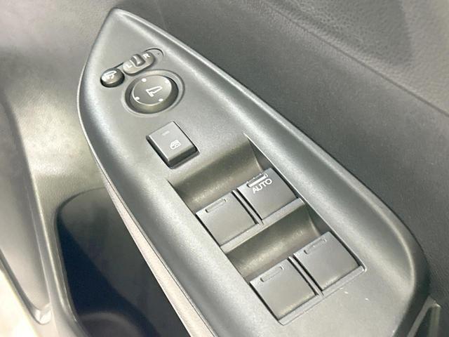 フィットハイブリッド Lパッケージ 純正ナビ バックカメラ シティブレーキ クルーズコントロール 禁煙車 ETC Bluetooth再生 ハーフレザーシート LEDヘッド オートライト オートエアコン スマートキー 革巻きステアリング(46枚目)