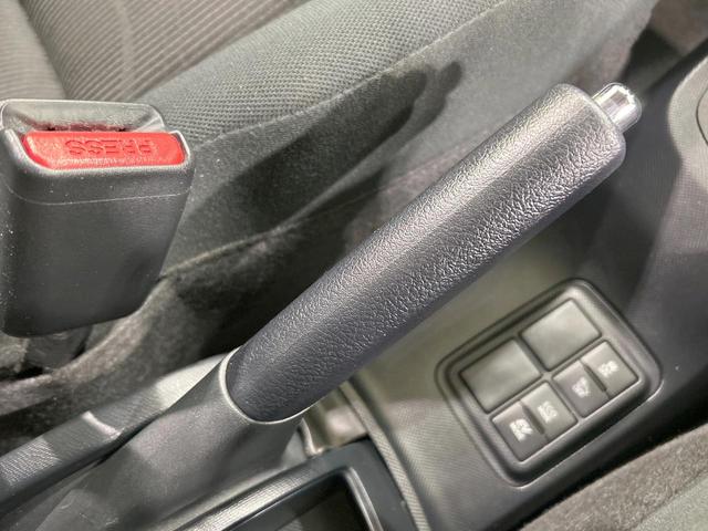 アクア Sスタイルブラック 純正ナビ バックカメラ 衝突軽減 禁煙車 クリアランスソナー レーンアシスト スマートキー オートマチックハイビーム オートライト オートエアコン Bluetooth CD再生 フルセグ 盗難防止装置(50枚目)