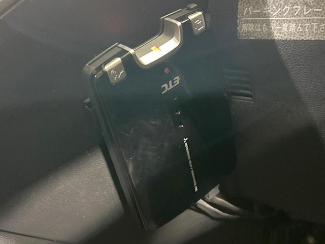 ムーヴ カスタム RS ターボ 禁煙車 ETC HIDヘッド スマートキー CDオーディオ AUX接続 MOMO製革巻きステアリング オートエアコン 電動格納ミラー ウィンカーミラー フロントフォグ 照明付バニティミラー(3枚目)