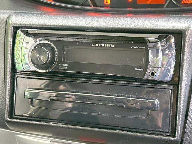 ムーヴ カスタム RS ターボ 禁煙車 ETC HIDヘッド スマートキー CDオーディオ AUX接続 MOMO製革巻きステアリング オートエアコン 電動格納ミラー ウィンカーミラー フロントフォグ 照明付バニティミラー(4枚目)