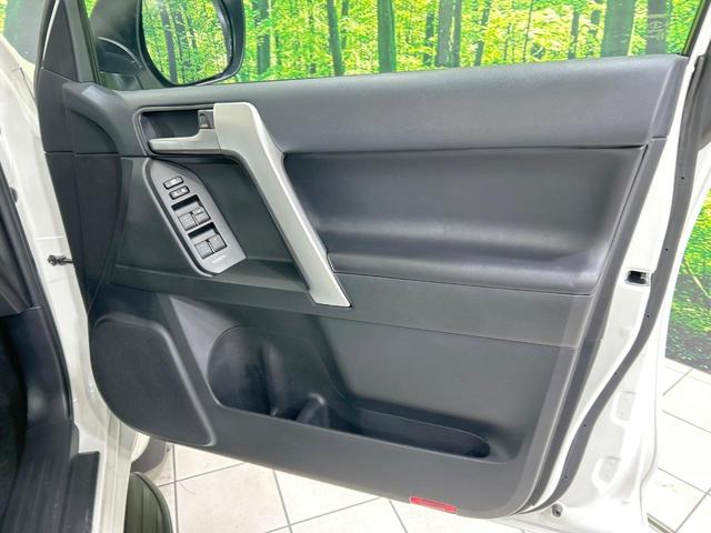 ランドクルーザープラド TX Lパッケージ マットブラックエディション 7人乗り サンルーフ 純正9型ナビ 全周囲カメラ 衝突軽減 レーダークルーズ 禁煙車 本革黒シート パワーシート シートヒーター クリアランスソナー レーンアシスト スマートキー デジミラ BSM(52枚目)