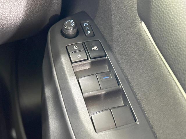 ヤリス Z 純正8型ナビ バックカメラ セーフティセンス レーダークルーズ 禁煙車 クリアランスソナー LEDヘッド ETC2.0 前席シートヒーター ステアリングヒーター オートハイビーム オートエアコン(37枚目)