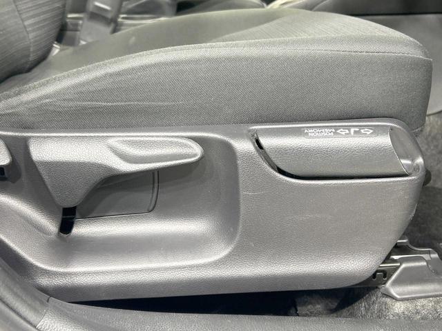 ヤリス Z 純正8型ナビ バックカメラ セーフティセンス レーダークルーズ 禁煙車 クリアランスソナー LEDヘッド ETC2.0 前席シートヒーター ステアリングヒーター オートハイビーム オートエアコン(38枚目)