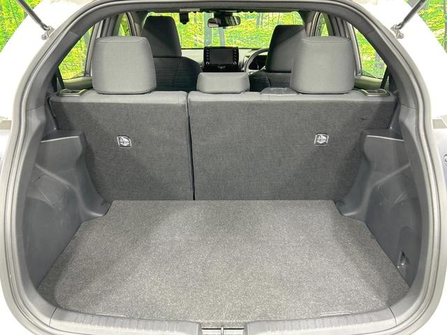 ヤリス Z 純正8型ナビ バックカメラ セーフティセンス レーダークルーズ 禁煙車 クリアランスソナー LEDヘッド ETC2.0 前席シートヒーター ステアリングヒーター オートハイビーム オートエアコン(42枚目)