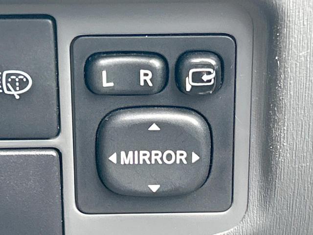 プリウス Sツーリングセレクション 禁煙車 スマートキー LEDヘッド ETC 純正17インチアルミ オートライト オートエアコン Bluetooth接続 CD再生 電動格納ミラー フロントフォグ プライバシーガラス パワーウィンドウ(7枚目)