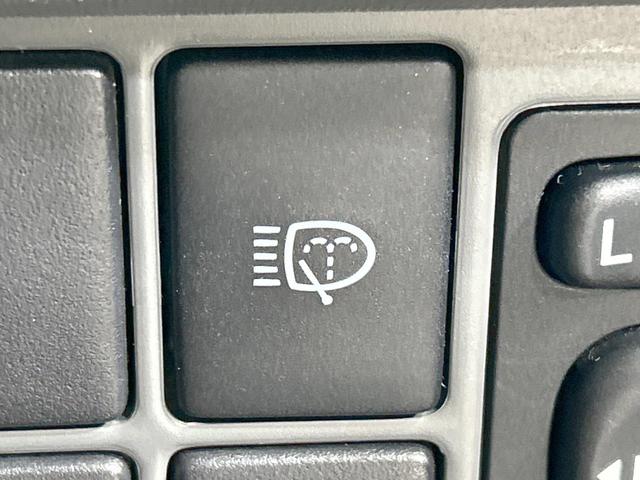 プリウス Sツーリングセレクション 禁煙車 スマートキー LEDヘッド ETC 純正17インチアルミ オートライト オートエアコン Bluetooth接続 CD再生 電動格納ミラー フロントフォグ プライバシーガラス パワーウィンドウ(32枚目)