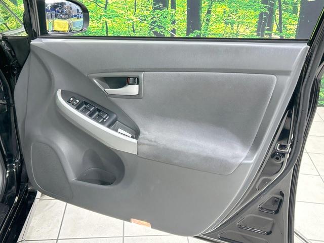 プリウス Sツーリングセレクション 禁煙車 スマートキー LEDヘッド ETC 純正17インチアルミ オートライト オートエアコン Bluetooth接続 CD再生 電動格納ミラー フロントフォグ プライバシーガラス パワーウィンドウ(40枚目)