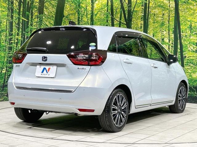 フィット e:HEVリュクス 純正9型ナビ バックカメラ ホンダセンシング 禁煙車 ハーフレザーシート 前席シートヒーター LEDヘッド&フォグ 純正16インチAW ステアリングヒーター コーナーセンサー ETC 置くだけ充電(17枚目)