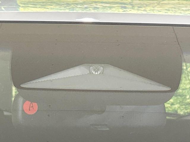 フィット e:HEVリュクス 純正9型ナビ バックカメラ ホンダセンシング 禁煙車 ハーフレザーシート 前席シートヒーター LEDヘッド&フォグ 純正16インチAW ステアリングヒーター コーナーセンサー ETC 置くだけ充電(24枚目)