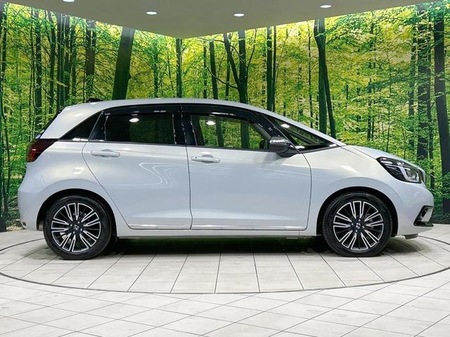 フィット e:HEVリュクス 純正9型ナビ バックカメラ ホンダセンシング 禁煙車 ハーフレザーシート 前席シートヒーター LEDヘッド&フォグ 純正16インチAW ステアリングヒーター コーナーセンサー ETC 置くだけ充電(26枚目)