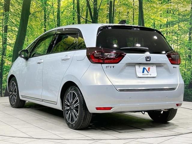 フィット e:HEVリュクス 純正9型ナビ バックカメラ ホンダセンシング 禁煙車 ハーフレザーシート 前席シートヒーター LEDヘッド&フォグ 純正16インチAW ステアリングヒーター コーナーセンサー ETC 置くだけ充電(27枚目)