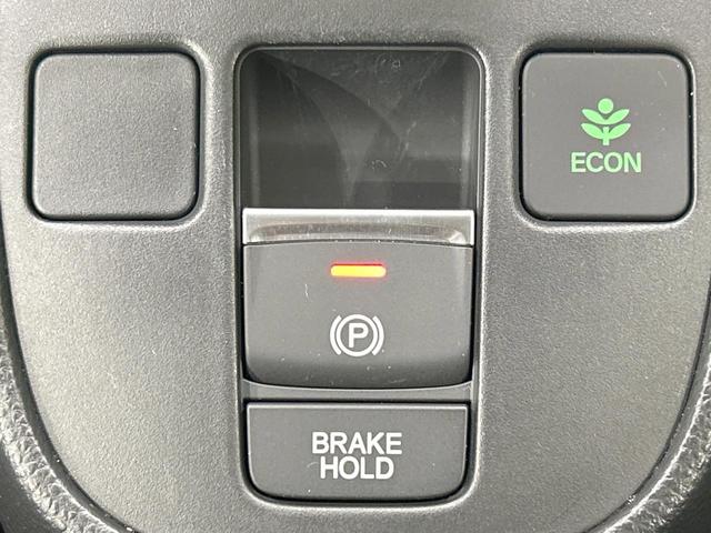 フィット e:HEVリュクス 純正9型ナビ バックカメラ ホンダセンシング 禁煙車 ハーフレザーシート 前席シートヒーター LEDヘッド&フォグ 純正16インチAW ステアリングヒーター コーナーセンサー ETC 置くだけ充電(32枚目)