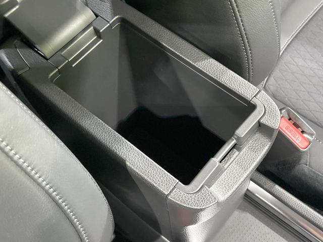 フィット e:HEVリュクス 純正9型ナビ バックカメラ ホンダセンシング 禁煙車 ハーフレザーシート 前席シートヒーター LEDヘッド&フォグ 純正16インチAW ステアリングヒーター コーナーセンサー ETC 置くだけ充電(47枚目)