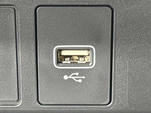 フィット e:HEVリュクス 純正9型ナビ バックカメラ ホンダセンシング 禁煙車 ハーフレザーシート 前席シートヒーター LEDヘッド&フォグ 純正16インチAW ステアリングヒーター コーナーセンサー ETC 置くだけ充電(55枚目)