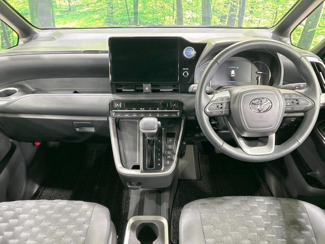 ヴォクシー ハイブリッドＳ－Ｚ　両側パワスラ　１４型後席モニター　純正１０型ナビ　バックカメラ　セーフティセンス　レーダークルーズ　禁煙車　ハーフレザー　シートヒーター　コーナーセンサー　スマートキー　ＬＥＤヘッド　オートハイビーム（2枚目）