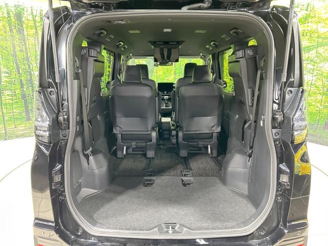 ヴォクシー ハイブリッドＳ－Ｚ　両側パワスラ　１４型後席モニター　純正１０型ナビ　バックカメラ　セーフティセンス　レーダークルーズ　禁煙車　ハーフレザー　シートヒーター　コーナーセンサー　スマートキー　ＬＥＤヘッド　オートハイビーム（11枚目）