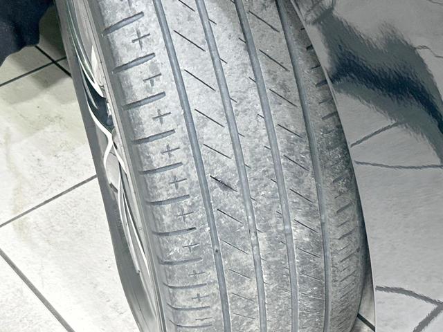 ヴォクシー ハイブリッドＳ－Ｚ　両側パワスラ　１４型後席モニター　純正１０型ナビ　バックカメラ　セーフティセンス　レーダークルーズ　禁煙車　ハーフレザー　シートヒーター　コーナーセンサー　スマートキー　ＬＥＤヘッド　オートハイビーム（30枚目）