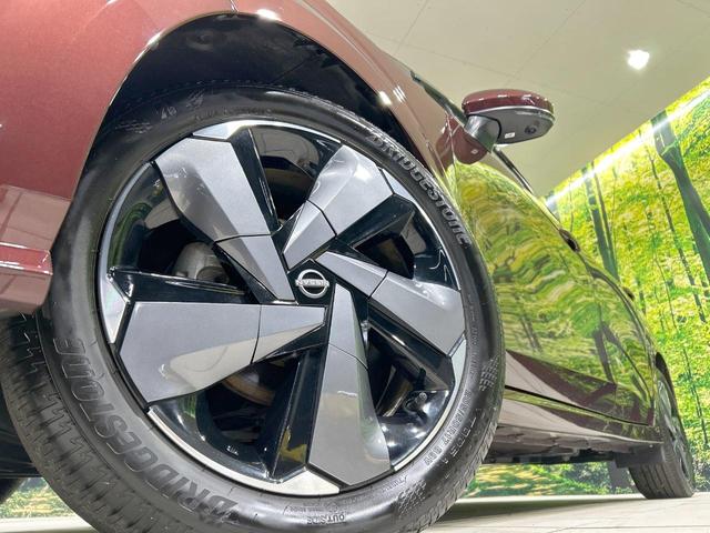 オーラ G レザーエディション BOSEサウンド 純正9型ナビ 全周囲カメラ エマージェンシーブレーキ プロパイロット 禁煙車 ETC2.0 黒革シート デジタルインナーミラー LEDヘッド&フォグ スマートキー 純正17インチAW(13枚目)