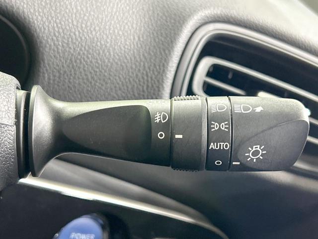 プリウス Sセーフティプラス 純正9型ナビ バックカメラ 衝突軽減 レーダークルーズ 禁煙車 クリアランスソナー レーンアシスト スマートキー LEDヘッド/フォグ ETC2.0 オートマチックハイビーム オートエアコン HUD(50枚目)