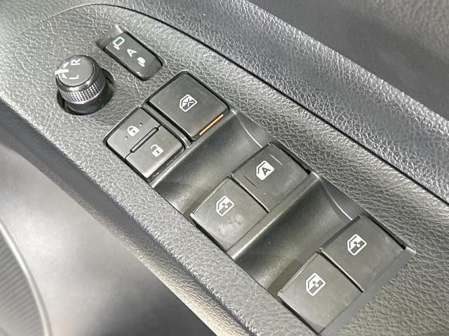 シエンタ ハイブリッドＧ　クエロ　両側パワスラ　純正９型ナビ　全周囲カメラ　セーフティセンス　禁煙車　ハーフレザーシート　前席シートヒーター　クリアランスソナー　レーンアシスト　スマートキー　ＬＥＤヘッド／フォグ　ステアリングヒーター（49枚目）