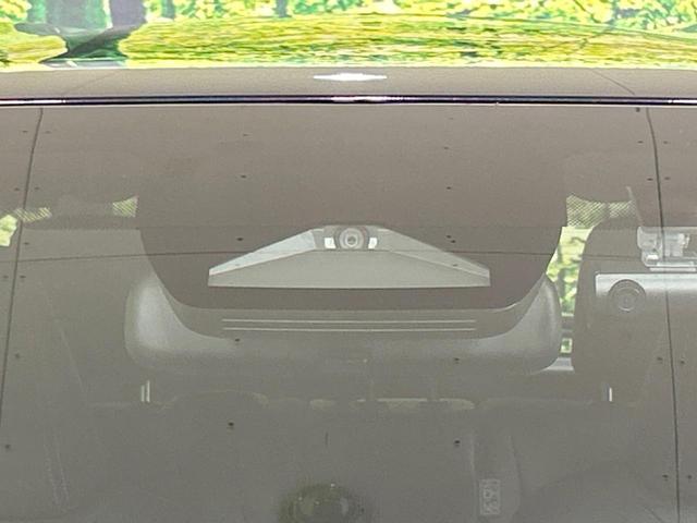 ヤリスクロス Ｚ　純正８型ディスプレイ　全周囲カメラ　セーフティセンス　ブラインドスポットモニター　禁煙車　ＬＥＤヘッド　ハーフレザーシート　前席シートヒーター　ステアリングヒーター　ＥＴＣ　Ｂｌｕｅｔｏｏｔｈ接続（5枚目）