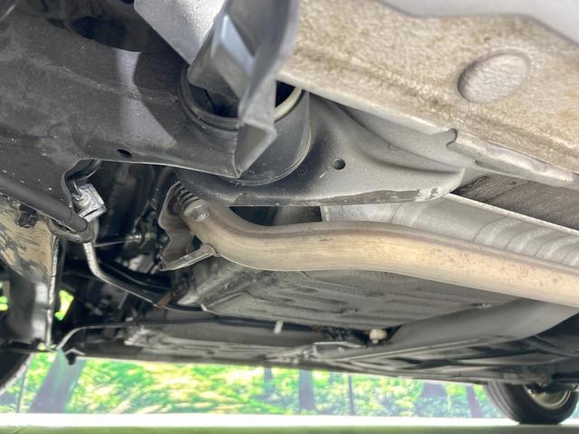 フィット ＲＳ　ＭＴ車　禁煙車　ＥＴＣ　ＨＩＤヘッド　フォグライト　純正１６インチＡＷ　オートエアコン　盗難防止装置　ＣＤ再生　電動格納ミラー　キーレス　プライバシーガラス　シートリフター　革巻きステアリング（22枚目）