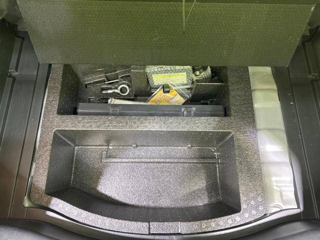 フィット ＲＳ　ＭＴ車　禁煙車　ＥＴＣ　ＨＩＤヘッド　フォグライト　純正１６インチＡＷ　オートエアコン　盗難防止装置　ＣＤ再生　電動格納ミラー　キーレス　プライバシーガラス　シートリフター　革巻きステアリング（47枚目）