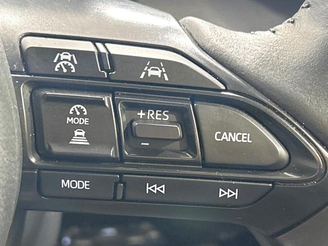 ヤリスクロス ハイブリッドＺ　純正８型ナビ　全周囲カメラ　セーフティセンス　レーダークルーズ　禁煙　ハーフレザー　パワーシート　前席シートヒーター　クリアランスソナー　ＬＥＤヘッド　ブラインドスポットモニター　ステアリングヒーター（6枚目）